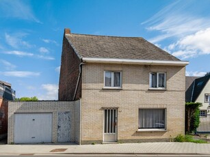 Te renoveren woning met grote tuin en garage