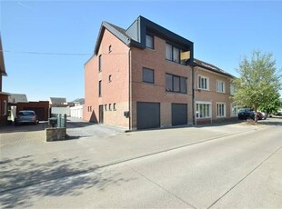 Gerenoveerd appartement met terras en garage in het centrum.