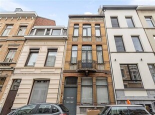 Gerenoveerde studio op derde verdieping centrum Antwerpen