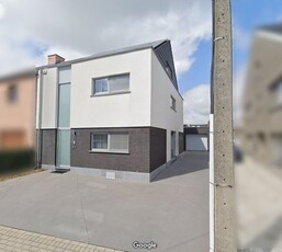 Moderne, energiezuinige woning in rustige buurt