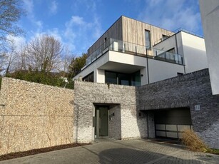 Prix Lycée Français: penthouse 4ch avec terrasse et parking