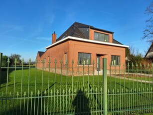 Volledig gerenoveerde villa te huur