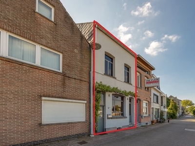 Te renoveren woning met drie slaapkamers op toplocatie