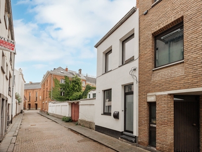 Vernieuwde woning met 2 slaapkamers in centrum Mechelen