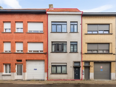 Instapklare woning met 6 slaapkamers, magazijn en tuin