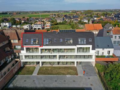 Nieuw dakappartement met mooi open zicht te Eernegem.