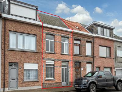 Rijwoning met 3 slpk, gunstig gelegen, te renoveren