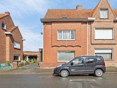 HOB met garage/werkplaats en heel veel potentieel !!!