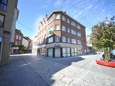 Appartementsgebouw vergund met 3 appartementen en 1 winkel