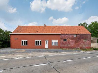 Compleet te renoveren boerderij op 13395 m².