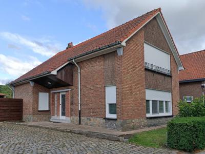 Gerenoveerde, instapklare woning met tuintje en garage