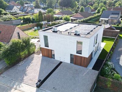 HIGH-END AFGEWERKTE MODERNE NIEUWBOUWWONING