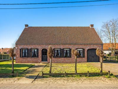 *huur voor max 1 jaar. Hoeve met 3 slaapkamers op een rustig