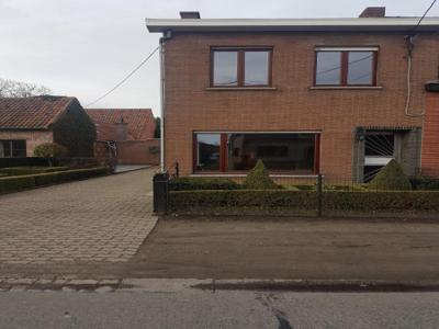 Klassieke woning in halfopen bebouwing