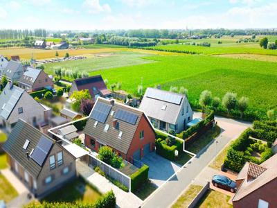 Prachtige villa in het landelijke Roksem, vlakbij Oudenburg