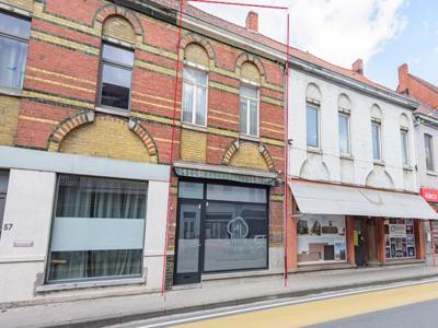 Te renoveren handelspand met bovengelegen appartement