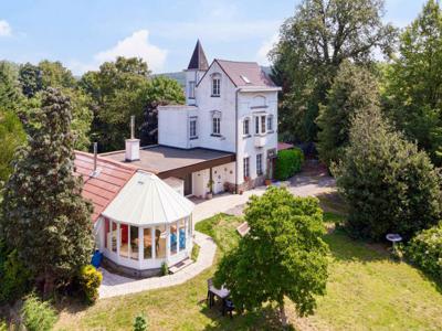 Villa met 3 slpk, veranda en prachtige tuin op +- 37a