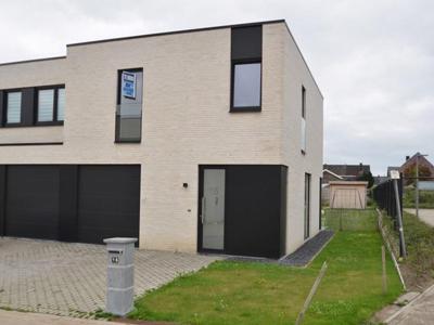 Woning met 4 slpk, garage en tuin