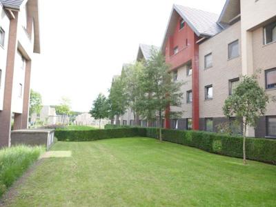 Recent appartement met zonneterras, garagebox en zicht op de bomen van de Damse Vaart te Brugge.