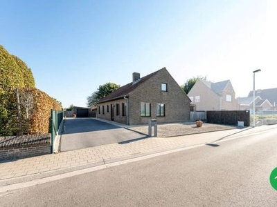 Alleenstaande woning met 3 slaapkamers en garage te Koekela