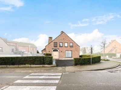 Ideaal gelegen open woning met 3 slaapkamers