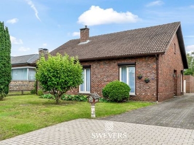 Instapklare ruime woning (243 m²) op zonnig perceel in rust