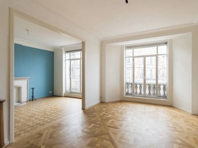 SAINT-GILLES : karakter appart.van ± 115 m² woonoppervlak