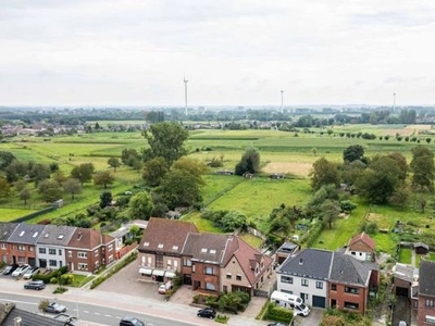 Woning (244m²) met 5 slpks, garage, tuin & weiland op 61 are