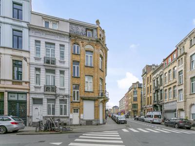 Dakappartement met 2 slaapkamers op gunstige locatie