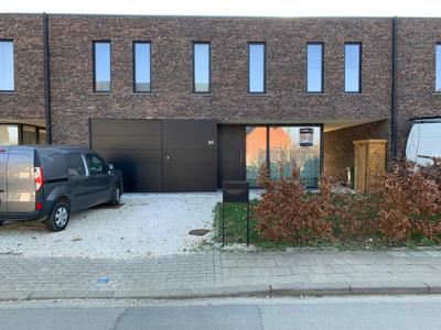 Recente, uitgeruste woning in dorpskern te huur