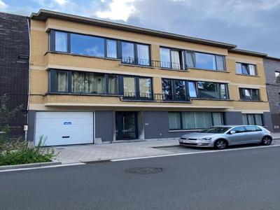 Volledig vernieuwd 2-slpk. appartement te huur in St.-Amand