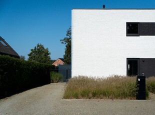 Energie neutrale, half open nieuwbouw woning.