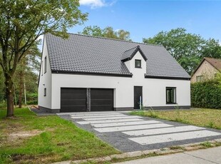 Volledig gerenoveerde woning met zuidwest gerichte tuin