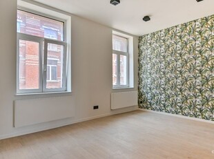 SAINT-GILLES - GERENOVEERDE STUDIO VAN 40M² ZONDER MEUBELS