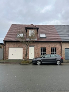 Instapklare halfopen woning in het centrum van Sleidinge