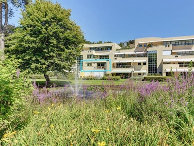 Luxe appartement gelegen in residentie De Dennen.