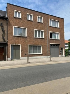 Ruime woning met magazijn van 180m2 te huur