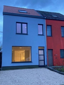 Totaal gerenoveerde, energiezuinige woning