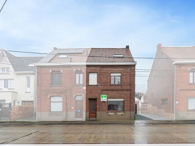 Unieke Halfopen Woning Met Ruime Dubbele Garage Te Koop In …