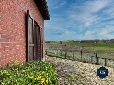 Villa met 4 slaapkamers en grote tuin te koop in Elzele