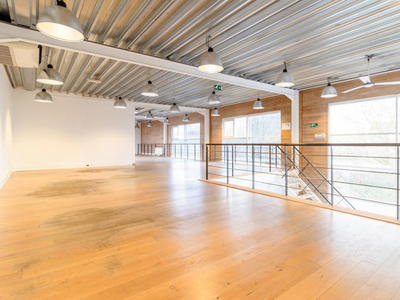 Wavre Nord | 710 m² de showroom/bureaux | 150 m² entrepôt