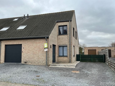 Energiezuinige woning met tuin en 2 garages te huur in An...