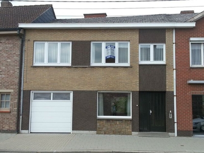 Gerenoveerde rijwoning op 209m² grond.