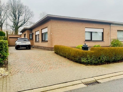 Gezinswoning met 3 slaapkamers, garage en tuin in een doo...