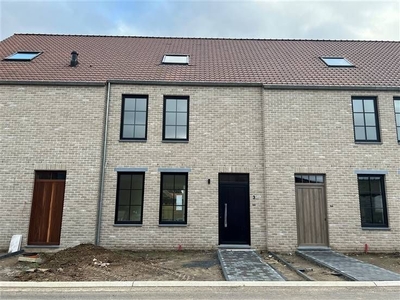 Ruime, energiezuinige gesloten nieuwbouwwoning met 3 slaapka