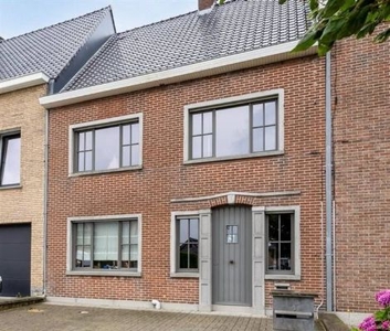 Ruime, lichtrijke woning met 3 à 4 slaapkamers te Deinze