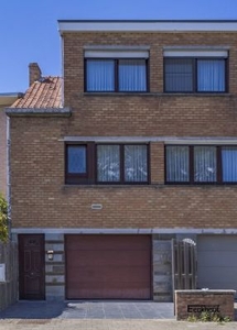 Rustig gelegen Rijwoning met ruime garage te Oostende,