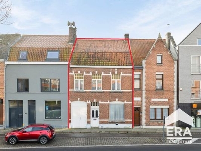 Te renoveren woning met authentieke elementen op toplocatie!