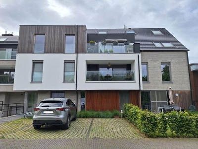 Duplex appartement met 2 slaapkamers met kelder en parkeerp