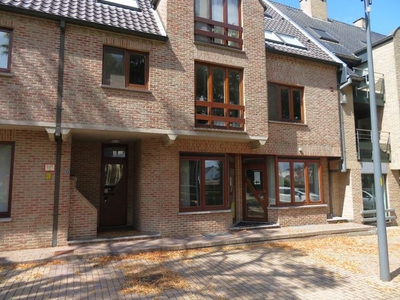 Gelijkvloers appartement met aparte bureelruimte, 2 slpks,